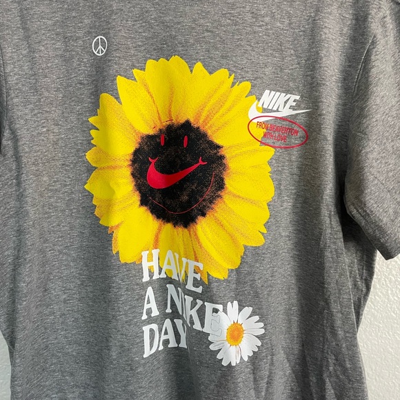 Nike Sportswear Have A Nike Day Shirt Grey Yellow - Picture 2 of 3